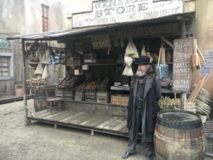 décor Access – façade drugstore western – Isabelle Delbecq