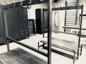 décor Access – décor salle de boxe années 30 série tv – Isabelle Delbecq