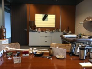 décor En famille – aménagement cabinet de médecin cité du cinéma– Isabelle Delbecq