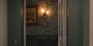 décor En famille – plateau de tournage maison Le Kervelec et Escourrou – Isabelle Delbecq