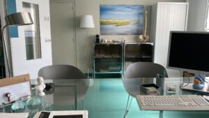 décor Les Bracelets Rouges – bureaux personnels hôpital – Isabelle Delbecq