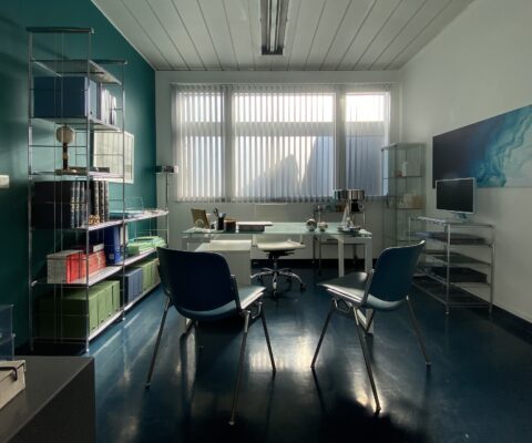 décor Les Bracelets Rouges – bureaux personnels hôpital – Isabelle Delbecq