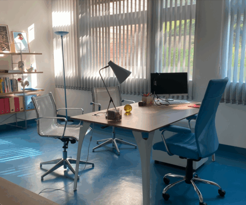 décor Les Bracelets Rouges – bureaux personnels hôpital – Isabelle Delbecq