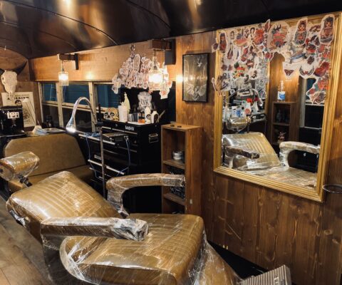décor Les Bracelets Rouges – aménagement Tatoo truck – Isabelle Delbecq