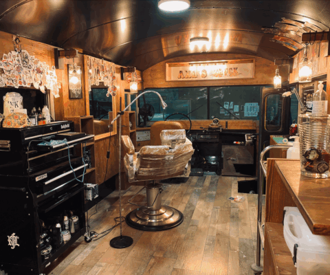 décor Les Bracelets Rouges – aménagement Tatoo truck – Isabelle Delbecq