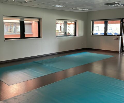 décor Les Bracelets Rouges – aménagement médiathèque hopital – Isabelle Delbecq