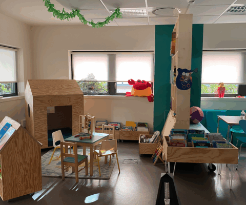 décor Les Bracelets Rouges – aménagement médiathèque hopital – Isabelle Delbecq