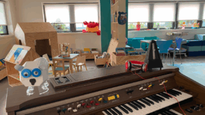 décor Les Bracelets Rouges – aménagement médiathèque hopital – Isabelle Delbecq