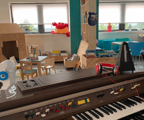 décor Les Bracelets Rouges – aménagement médiathèque hopital – Isabelle Delbecq