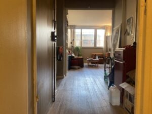 décor Challenger – espace de vie personnages – Isabelle Delbecq