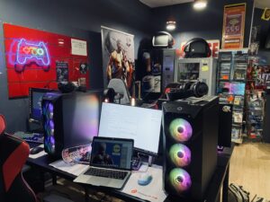 décor Challenger – cyber café – Isabelle Delbecq