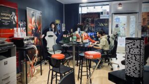 décor Challenger – cyber café – Isabelle Delbecq