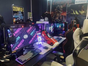 décor Challenger – cyber café – Isabelle Delbecq